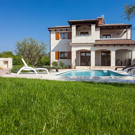 Villa Lory